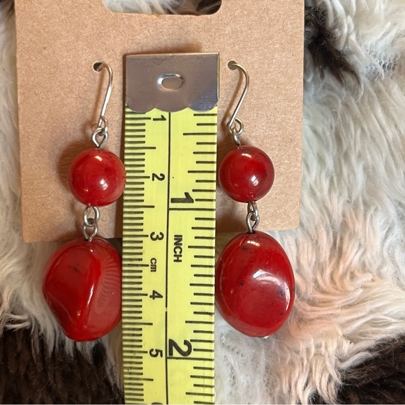 Red beaded drop earrings - Picture 3 of 3